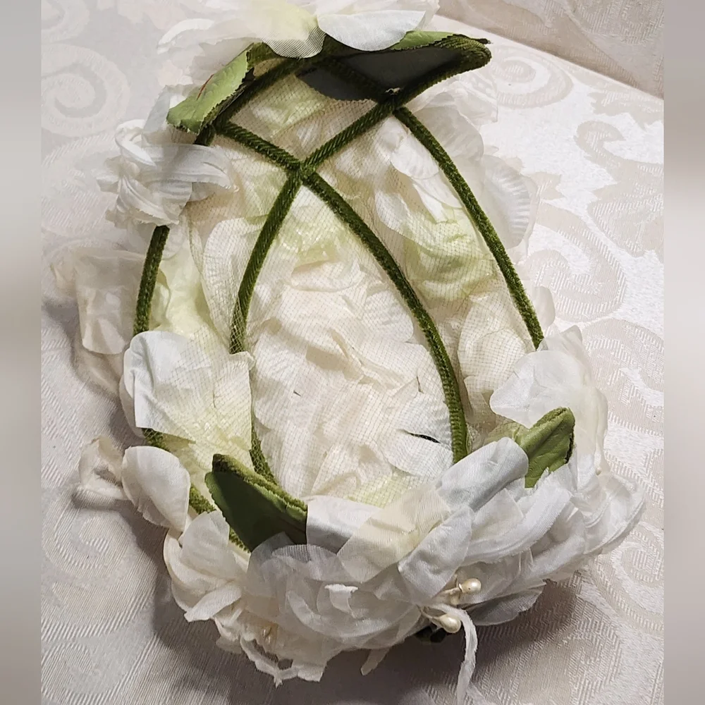 VINTAGE White Floral Hair Fascinator – Old Hollywood Glam Collectible Headpiece - Picture 4 of 9